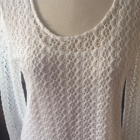 Gorgeous white crochet top with attached camisole - Picture 4 of 6